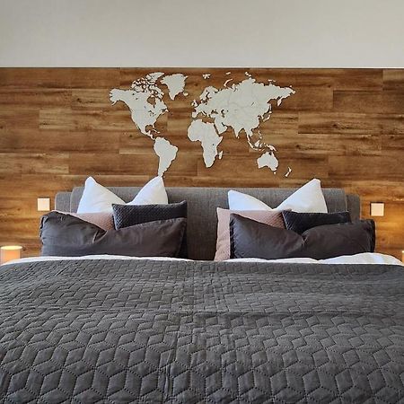 Das Ferienapartment Alexandrine Direkt Am Pfaffenteich Mit Eigenem Parkplatz Schwerin  Eksteriør bilde