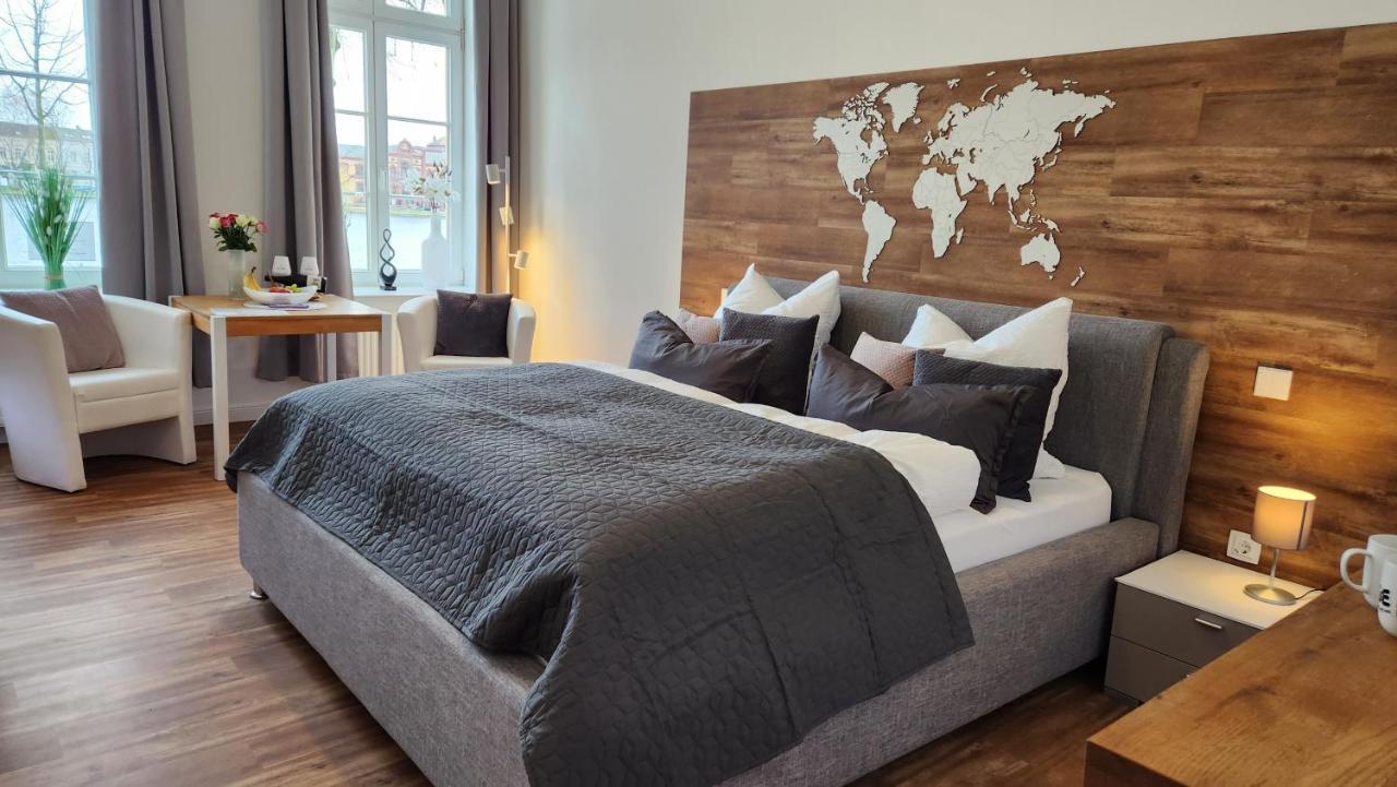 Das Ferienapartment Alexandrine Direkt Am Pfaffenteich Mit Eigenem Parkplatz Schwerin  Eksteriør bilde