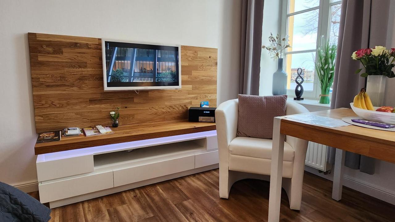 Das Ferienapartment Alexandrine Direkt Am Pfaffenteich Mit Eigenem Parkplatz Schwerin  Eksteriør bilde