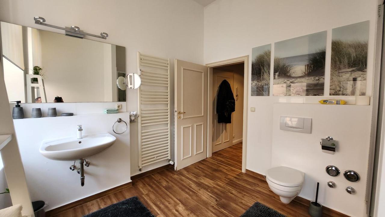 Das Ferienapartment Alexandrine Direkt Am Pfaffenteich Mit Eigenem Parkplatz Schwerin  Eksteriør bilde